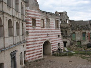 Janowiec - krużganki